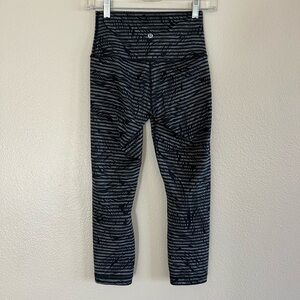 lululemon athletica Black and Gray Patterned Leggings. Size 0-2